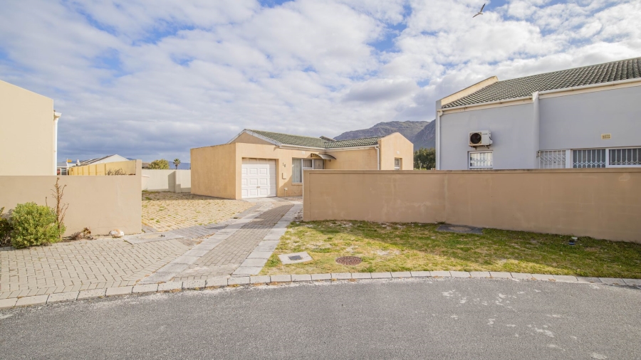 To Let 3 Bedroom Property for Rent in Muizenberg Western Cape